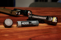 Loop Gear SK06 avec une batterie 18650 et un embout arrière magnétique