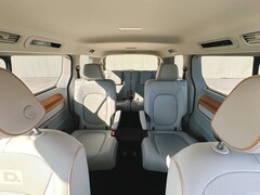 Intérieur d'une Volkswagen ID.Buzz avec siège de capitaine (Source d'image : Kirsten Alana)