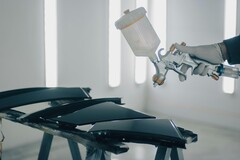 Les cellules solaires ultrafines de Mercedes Benz peuvent être simplement appliquées sur la carrosserie de la voiture, quelle que soit sa forme ou son design (Source de l'image : Esmihel Muhammad via Pexels)