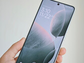 Le Redmi K70E, montré ici dans une photo tirée d'une fuite vidéo, sera probablement lancé dans le monde entier sous le nom de Poco F6 (Image : Weibo)