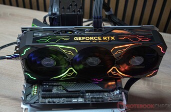 Le KFA2 GeForce RTX 4080 Super SG pendant la mesure du bruit