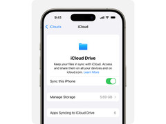 Image promotionnelle de Apple&#039;s iCloud Drive affichée sur un iPhone sur un fond blanc. (Source de l&#039;image : Apple)