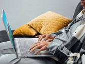 Lenovo Yoga Slim 7 Carbon est maintenant disponible avec les offres AMD Ryzen 5000. (Image Source : Lenovo)