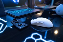 Dell a lancé la souris Alienware Tri-Mode Wireless Gaming Mouse au CES 2022 (image via Dell)