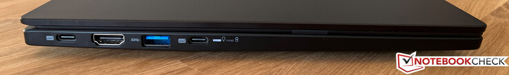 À gauche : USB-C 3.2 Gen 2 (10 GBit/s, DisplayPort ALT mode 1.4a, Power Delivery), HDMI 2.0, USB-A 3.2 Gen 1 (5 GBit/s), USB-C 3.2 Gen 2 (10 GBit/s, DisplayPort ALT mode 1.4a)