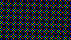 L'écran OLED utilise une matrice de sous-pixels RG/BG composée d'une LED rouge, d'une LED bleue et d'une LED verte.