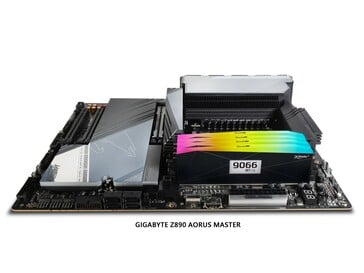 Kit XFinity+ installé sur une carte mère Gigabyte Z890 Aorus Master. (Source de l'image : V-color)