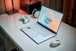 Le Zenbook S16 est un très bon ordinateur portable polyvalent