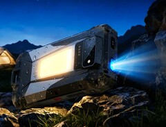 Le 8849 Tank X est le premier smartphone de la marque doté d'un projecteur 1080p