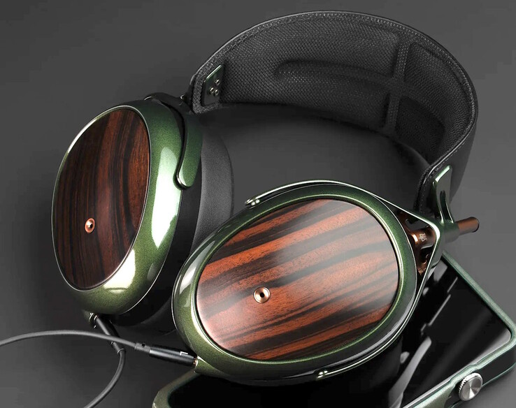 Les Strada de Meze Audio sont fabriqués à la main en bois d'ébène de Macassar. (Source de l'image : Meze Audio)