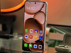 L&#039;Oppo Find X8 Ultra en revue. (Source de l&#039;image : Marcus Herbrich/Notebookcheck)