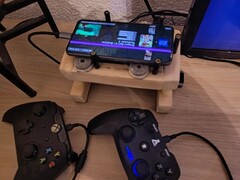 Le Google Pixel 8 transformé en dock d'émulation de console