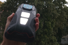 Le V Max Play avec ses lumières arrière allumées (image : Sergey Tarasov - Notebookcheck)