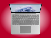 Le Surface Laptop 13 pouces pèse environ 1,2 kg.