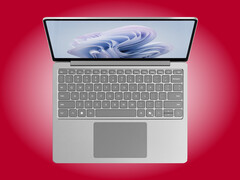 Le Surface Laptop 13 pouces pèse environ 1,2 kg.