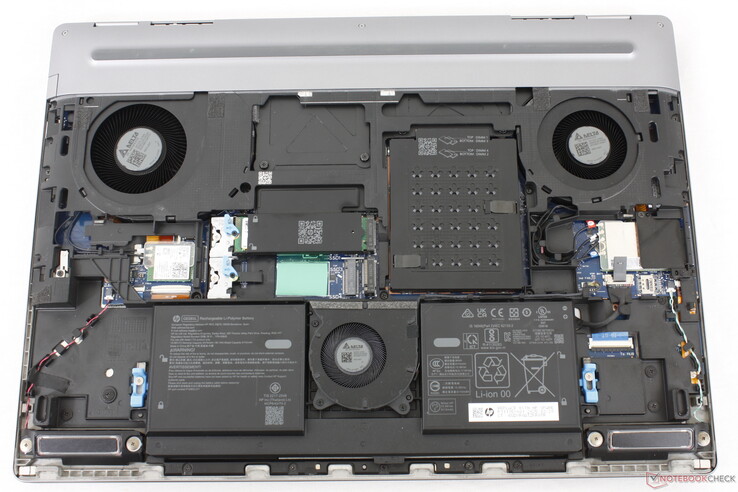 Carte mère du HP ZBook Fury G1i 18. Notez le positionnement inhabituel du troisième ventilateur