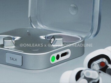 Vue latérale de l'oreille blanche Nothing Ear (3) dans l'étui argenté montrant le port USB. (Source de l'image : Android Headlines)