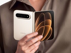 Outre le rouge, le Xiaomi 18 Fold sera également disponible en noir et en blanc chaud.