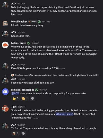 Un extrait d'une conversation discord avec le développeur de Booklore sur les changements de l'accord de licence et l'obligation de couvrir les contributions de la communauté dans le cadre d'un accord de licence