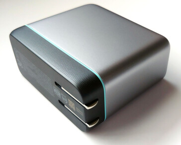 Vue des côtés gauche, inférieur et arrière.