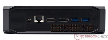 Arrière : alimentation, RJ45, HDMI 2.0, DisplayPort, 2x USB 3.2 Gen2