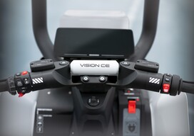 Le "cockpit" est doté d'un écran LCD et d'une multitude d'interrupteurs sur chaque poignée (Source : BMW)
