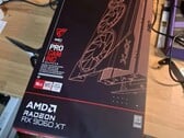 La variante XFX Pro Gaming de la future Radeon RX 9060 XT (Source de l'image : uesato_hinata sur Reddit)