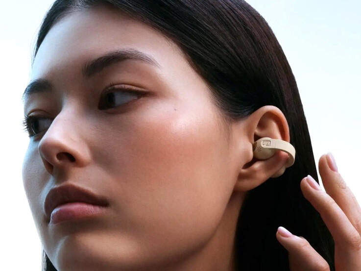 Les écouteurs Sennheiser Accentum Clip sont conçus pour rester bien en place même pendant les séances de sport, tout en permettant à leurs utilisateurs d'entendre ce qui se passe autour d'eux, pour plus de sécurité.