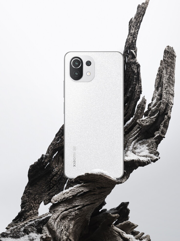 Le Xiaomi 11 Lite 5G NE en blanc flocon de neige. (Image source : Xiaomi)