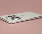 Nous avons considéré le OnePlus 13 comme une sorte de "révolution de la batterie" lorsque nous l'avons examiné l'année dernière. (Source de l'image : Notebookcheck)