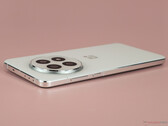 Nous avons considéré le OnePlus 13 comme une sorte de "révolution de la batterie" lorsque nous l'avons examiné l'année dernière. (Source de l'image : Notebookcheck)