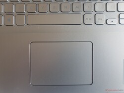 Asus VivoBook 17 : Le pavé numérique précis mesure 10,5 x 7,4 mm (~4,1 x 2,9 in)