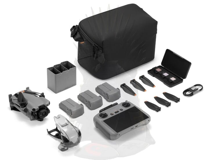 Le DJI Mini 5 Pro Fly More Combo avec DJI RC2. (Source de l'image : @quadro-news)