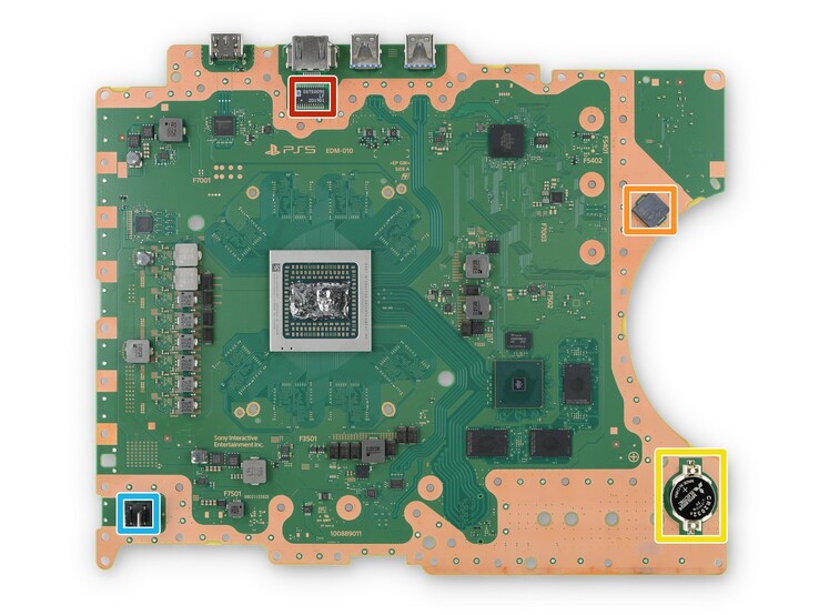 La pile CMOS est une petite cellule CR2032 de 3V. (Image source : iFixit)