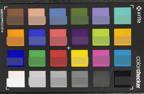 Vivo Nex Ultimate - Capture d'écran du ColorChecker. La couleur de référence se situe dans la partie inférieure de chaque bloc.