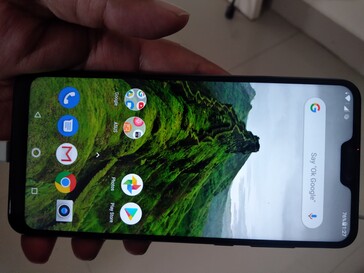 Asus ZenFone Max Pro (M2) - Ecran à l'intérieur avec luminosité auto.