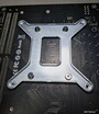 L'arrière de l'une des cartes, à l'endroit même où se trouve le SoC Intel de l'ordinateur portable