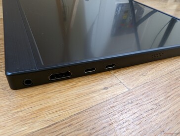 À droite : prise de sortie audio de 3,5 mm, HDMI, 2x USB-C avec Power Delivery + DisplayPort