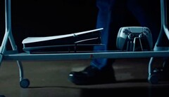 Le piédestal permet non seulement d'accueillir un téléviseur, mais aussi une PS5 de Sony.