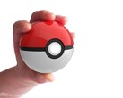 La Poké Ball officielle classique, rouge et blanche.