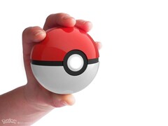 La Poké Ball officielle classique, rouge et blanche.