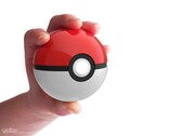 La Poké Ball officielle classique, rouge et blanche.