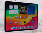 Un écran OLED en tandem. (Source de l'image : Notebookcheck)