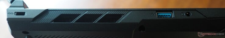 Côté gauche : Verrouillage Kensington, USB-A 3.2 Gen1, entrée/sortie de ligne
