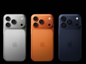 Trois Apple iPhone 17 Pro en argent, orange et bleu foncé (Image source : Apple)