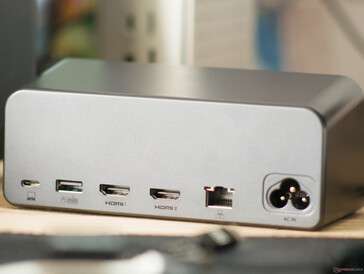 Station d'accueil USB-C MOKiN 13 en 1 : ports arrière inoccupés