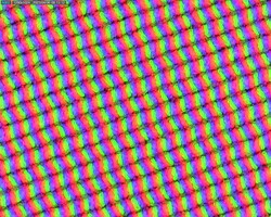 Sous-pixels légèrement granuleux en raison de la couche mate