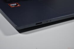 Acer TravelMate P4 : lecteur de carte microSD