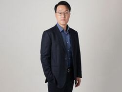 M. Yang, vice-président exécutif chargé du développement des affaires, directeur adjoint de l'équipe chargée des technologies des composants clés