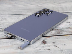 Le Galaxy S26 Ultra pourrait recharger sa batterie plus rapidement que le Galaxy S25 Ultra présenté ici (source : Notebookcheck)